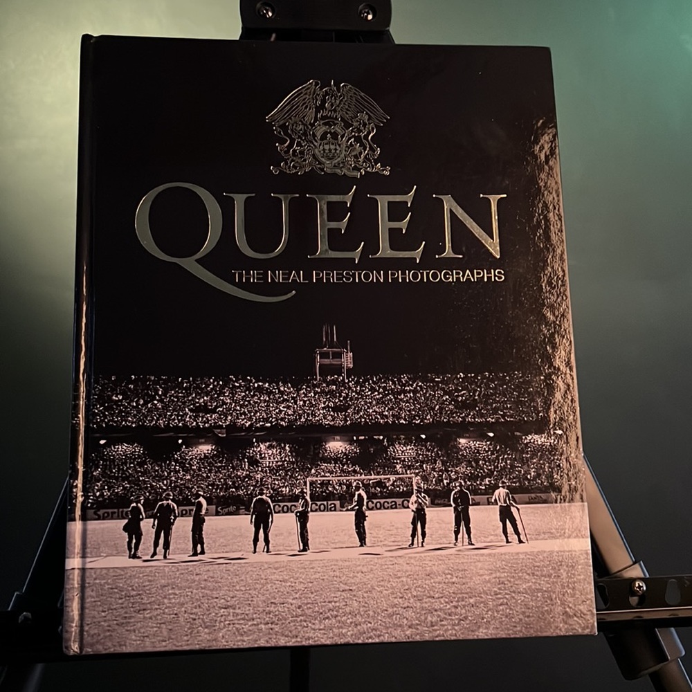 Rock & Roll Fan Must Have Coffee Table Book!  Queen the Neil Preston photographs